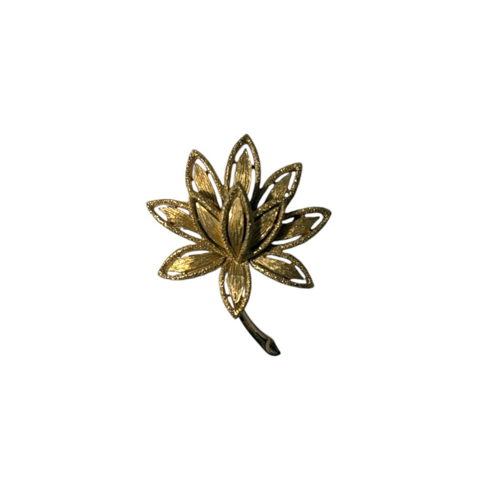 Vintage Signed Avon Gold‎ Tone Lotus Flower Textured Brooch Pin